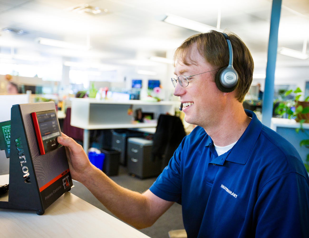 Instrumart engineer working with the Watlow F4t Controller